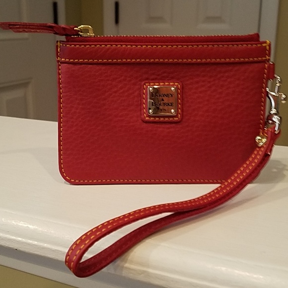 Dooney & Bourke Handbags - 🎉(NWOT) Dooney & Bourke wristlet